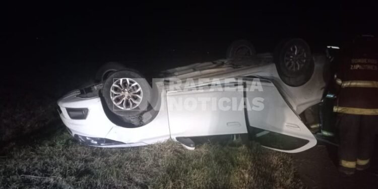 Ruta 34: Un auto terminó con las 4 ruedas para arriba