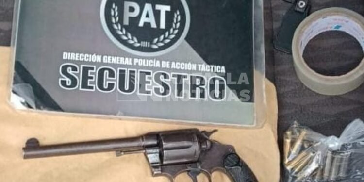 Andaba con un arma considerada «de guerra» y con 17 municiones