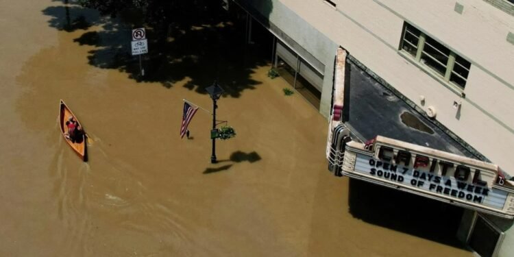 En imágenes Más de un centenar de evacuados por inundaciones «históricas» en el noreste de Estados Unidos
