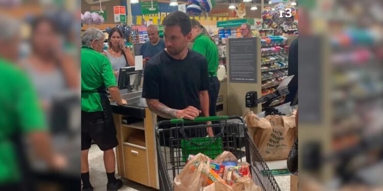 Estados Unidos Como uno más: Lionel Messi fue visto en un supermercado de Miami con sus hijos