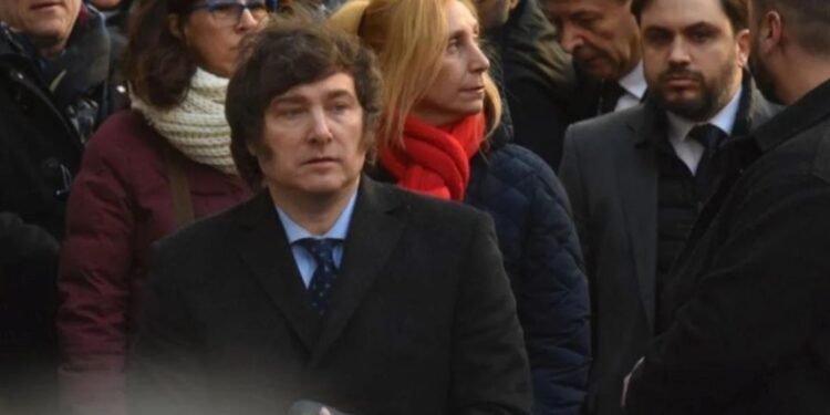 Acto aniversario Milei fue increpado por familiares de víctimas del atentado a la AMIA