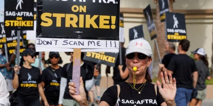 Técnicos de Broadway amenazan con una huelga que se sumaría a la de los actores y guionistas
