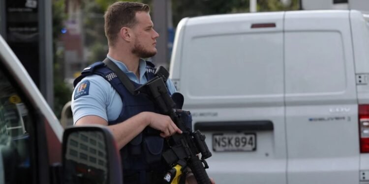 En el inicio del Mundial femenino, un hombre armado mató a dos personas en un tiroteo en Auckland