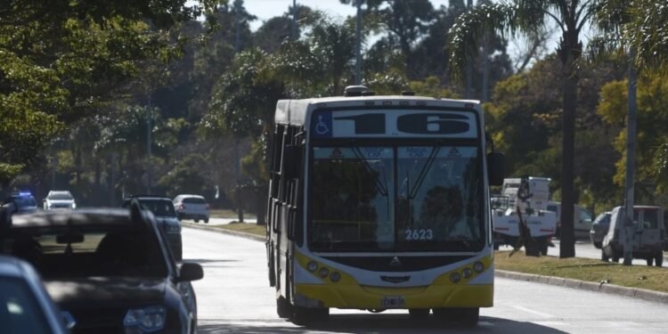 Resolución Se destinan fondos para el transporte público de pasajeros del interior del país