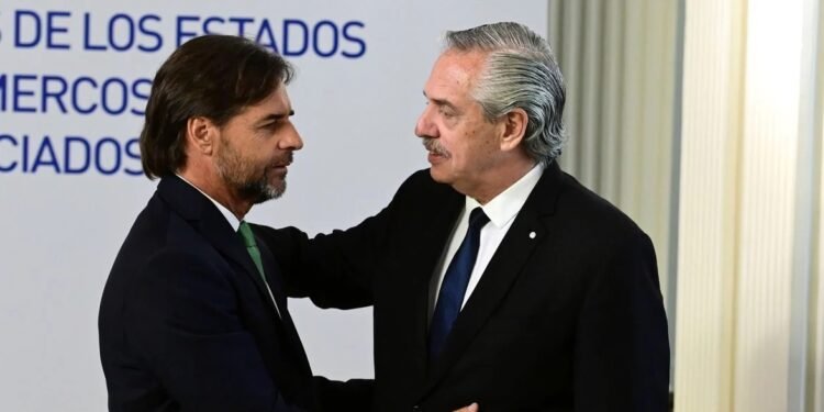 Video «Mala intención o ignorancia»: Lacalle Pou y una dura respuesta a Alberto por la sequía en Uruguay