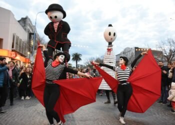 Se abrió el telón, se realizó el desfile y el acto inaugural del FTR23