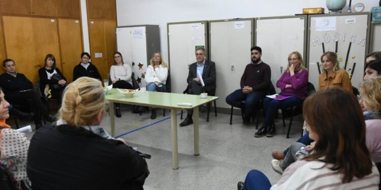 FAE: Se entregaron más de 15 millones de pesos a escuelas de nuestra ciudad