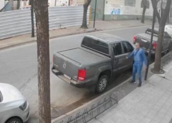 En Venado Tuerto Usaron un inhibidor para abrir y robaron pertenencias de una camioneta