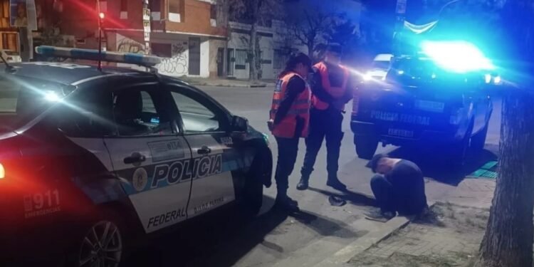 nseguridad en Santa Fe Rompió el vidrio de un automóvil estacionado y fue detenido