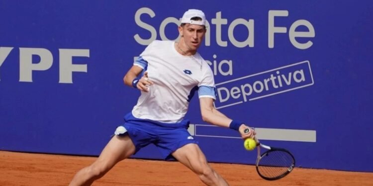Tenis en Santa Fe Navone venció al brasileño Loureiro y ya está en octavos