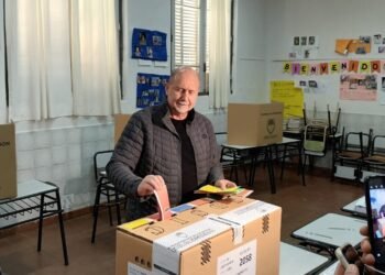 Votó Perotti y pidió que «la gente vote con tranquilidad»