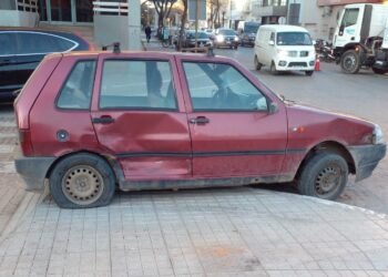 Bv. Santa Fe: choque y un auto sobre el cantero central