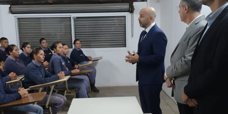 Podrían adelantar la incorporación de cadetes de la Escuela de Policía de Rafaela