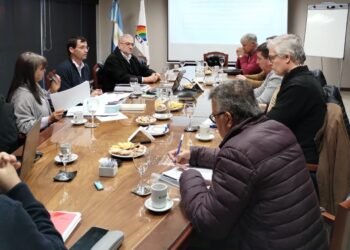 Reunión entre legisladores y entidades para avanzar en legislación ambiental