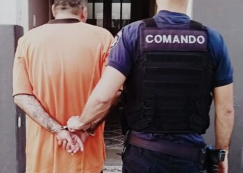 Lavacoches detenido en la plaza 25 de Mayo