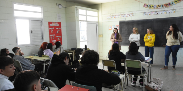 FAE: Se entregaron más de 15 millones de pesos a escuelas rafaelinas