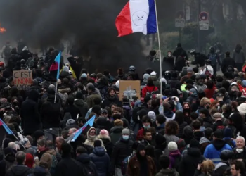 Francia: Macron anunció una ley para acelerar los arreglos de comercios y edificios