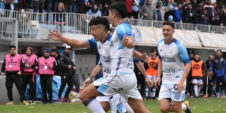 Atlético volvió a sonreír en el Monumental