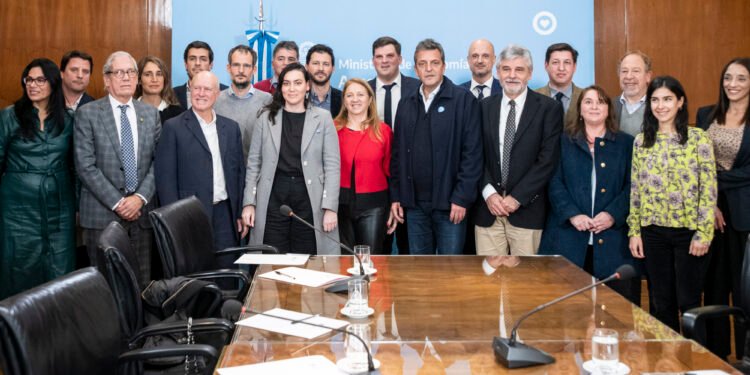 Buscan fomentar el desarrollo de la biotecnología y la nanotecnología en la provincia