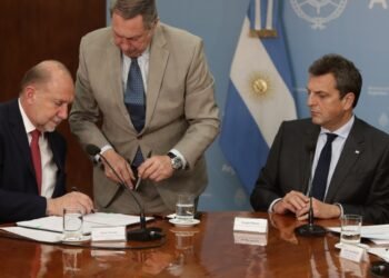 Perotti y Massa analizaron el avance de las obras públicas en Santa Fe y presentaron el programa “Impulso Tambero 2”