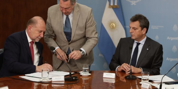 Perotti y Massa analizaron el avance de las obras públicas en Santa Fe y presentaron el programa “Impulso Tambero 2”