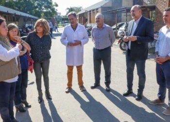 Perotti recorrió las obras que la provincia realiza en el Hospital Orlando Alassia