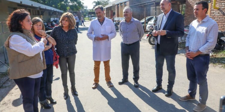 Perotti recorrió las obras que la provincia realiza en el Hospital Orlando Alassia