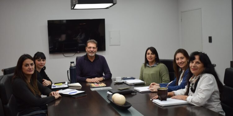 El SEOM recibió a una funcionaria de IAPOS, con preocupaciones en la agenda