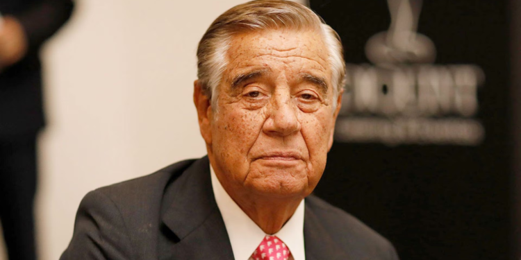 Murió el empresario Constancio Vigil mientras volaba a Miami