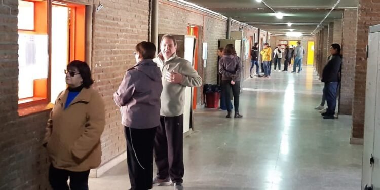 Se vota con normalidad en todas las escuelas de la ciudad