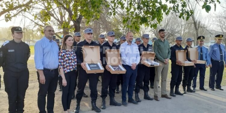 Escuela de Policía de Rafaela: entregan equipamiento a los cadetes