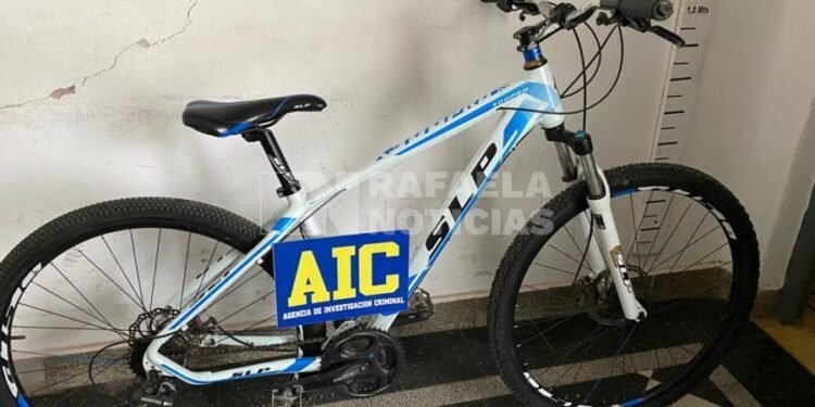 Agentes de la AIC secuestraron una bicicleta en una requisa domiciliaria
