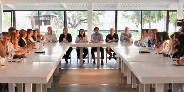 Encuentro en Marinas Unidos para Cambiar Santa Fe puso proa al 10 de septiembre