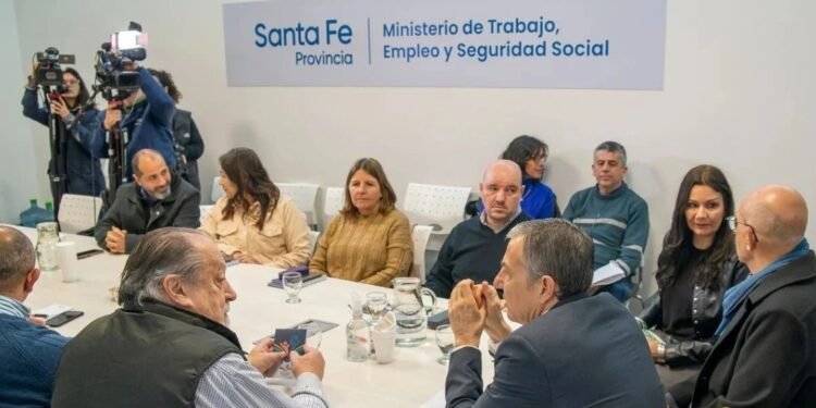 Paritarias del sector público Este jueves se conocerá la respuesta de los gremios a la propuesta salarial del gobierno de Santa Fe