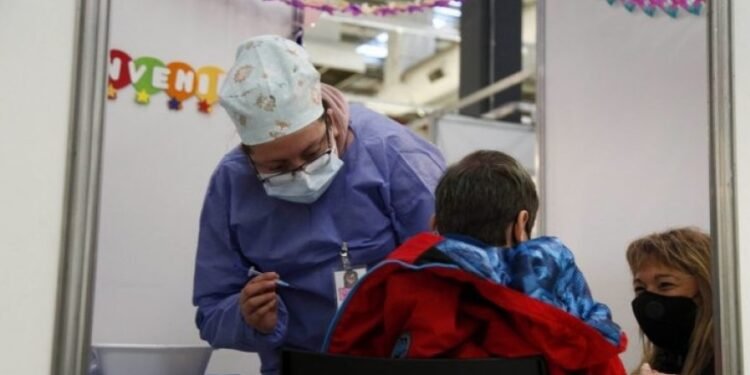 La OMS advirtió la detección de una nueva variante de coronavirus en la Argentina