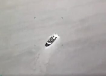 Rusia denunció un ataque con drones a un aeropuerto y dijo que destruyó lanchas ucranianas