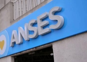 En catorce años, la Asignación Universal por Hijo pasó de cubrir el 80% al 26% de la canasta básica de un menor
