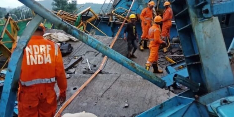Fallecieron 17 trabajadores que construían una autopista en India