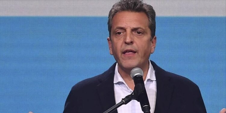 Unión por la Patria Con una metáfora futbolera, Massa llamó a construir una nueva mayoría