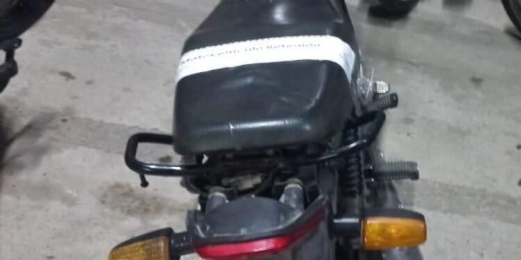 Menores interceptados por dañar cámara de monitoreo