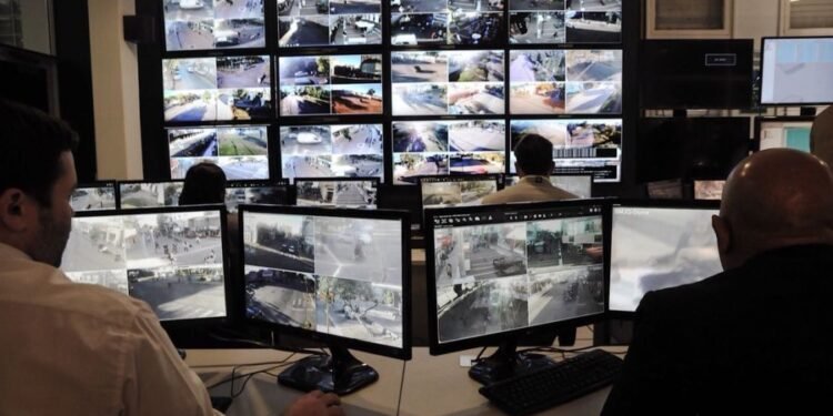 Centro de Monitoreo Urbano: Las restricciones a las importaciones ponen en jaque una licitación clave