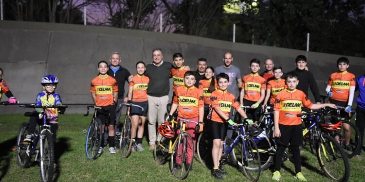 Castellano visitó el Club Ciclista
