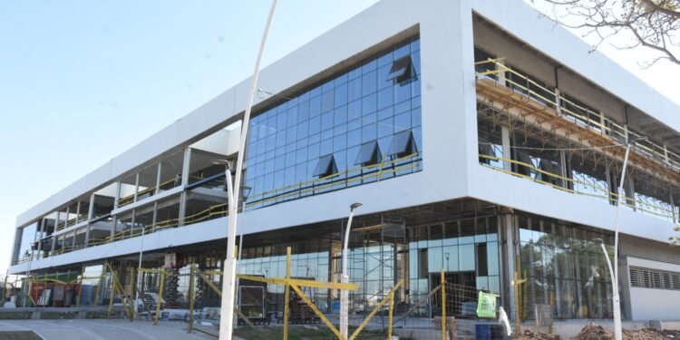 Martorano, Castellano y Calvo recorrieron las obras del nuevo hospital