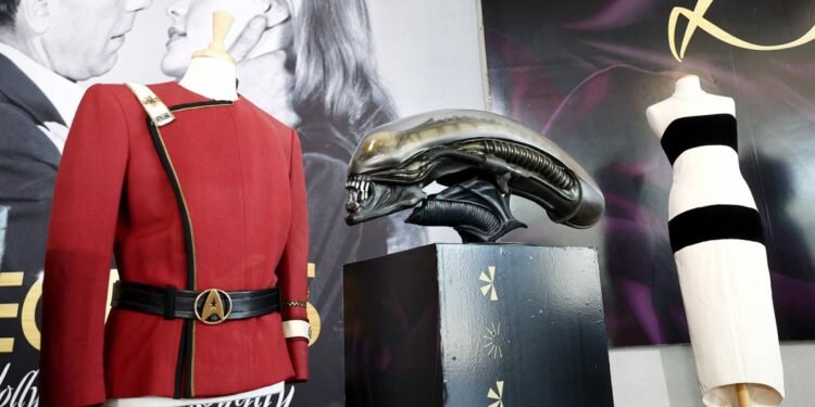 Megasubasta de Hollywood: desde el casco de Iron Man a las varitas de Harry Potter