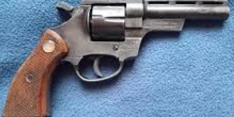 Los delincuentes cuentan con un arma de fuego más