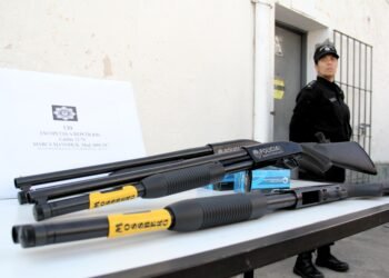 La provincia compró 250 escopetas y 450 cascos balísticos para el personal policial