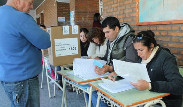 Pagan a quienes fueron autoridades de mesa de las PASO provinciales