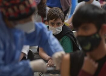 Los casos de Covid-19 detectados a nivel mundial aumentaron un 63% en 28 días