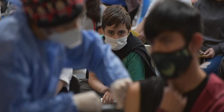 Los casos de Covid-19 detectados a nivel mundial aumentaron un 63% en 28 días