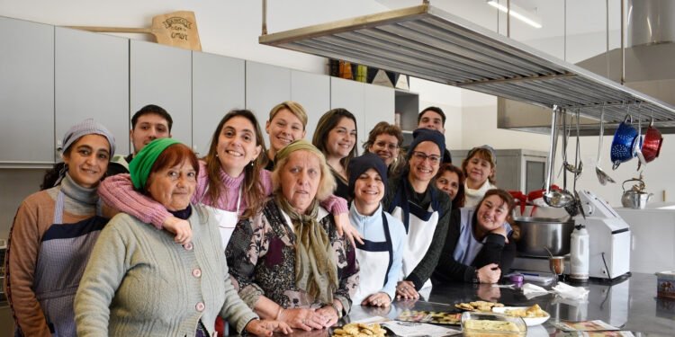 La provincia brinda capacitaciones sobre la ley de Etiquetado Frontal en instituciones oficiales